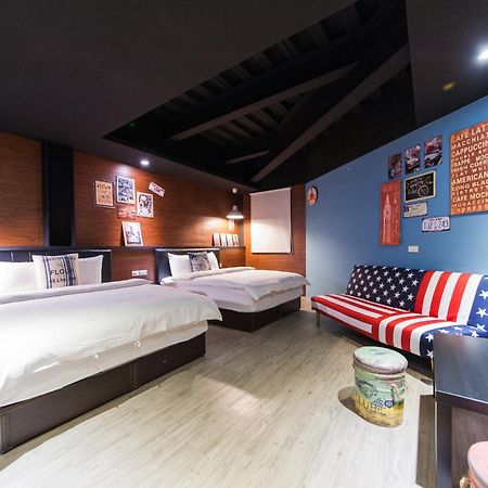 Superman Hostel Lotung Kültér fotó
